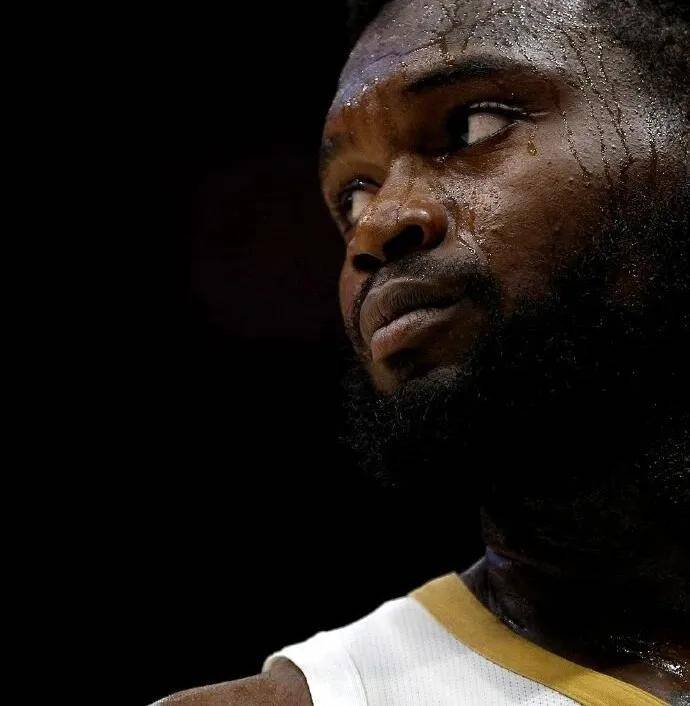 麻了麻了！锡安突发伤病！NBA又一球星倒下