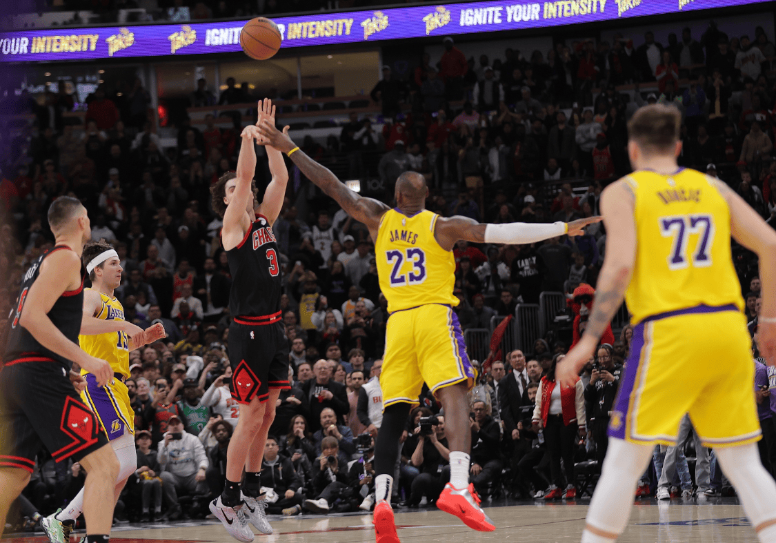 NBA5大超远绝杀！吉迪14.3米绝杀湖人，榜首送18.6米神仙球