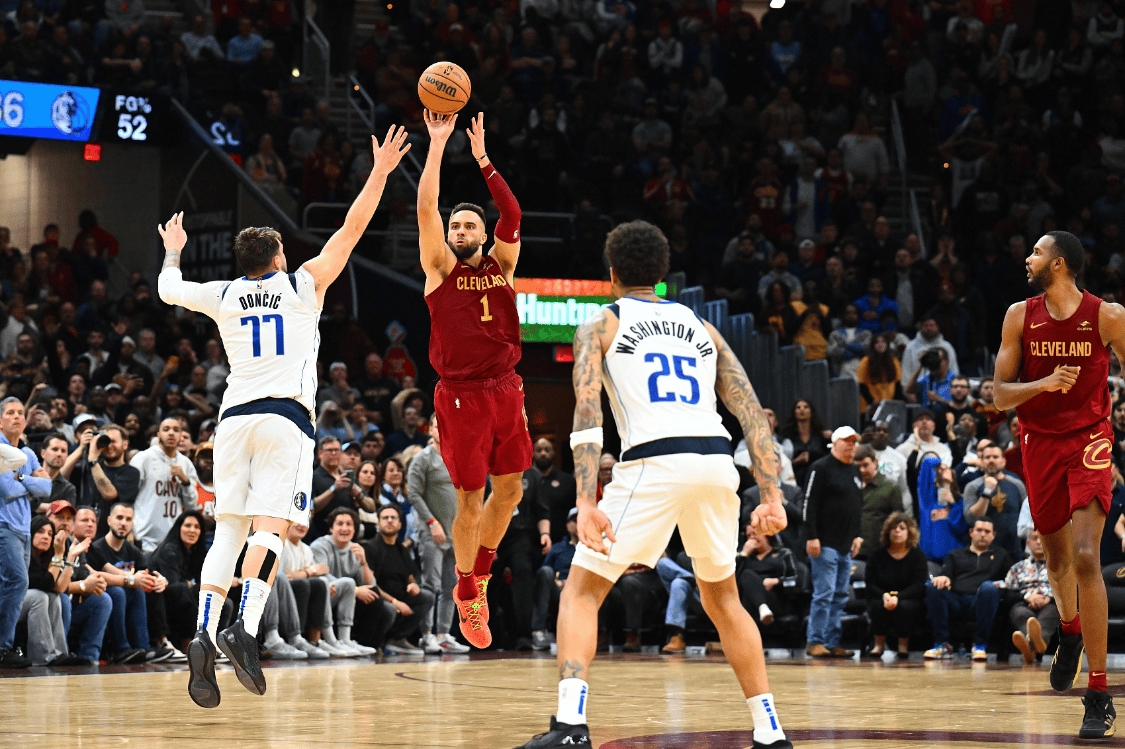 NBA5大超远绝杀！吉迪14.3米绝杀湖人，榜首送18.6米神仙球